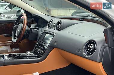 Седан Jaguar XJ 2017 в 