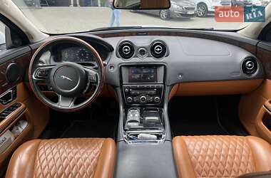 Седан Jaguar XJ 2017 в 