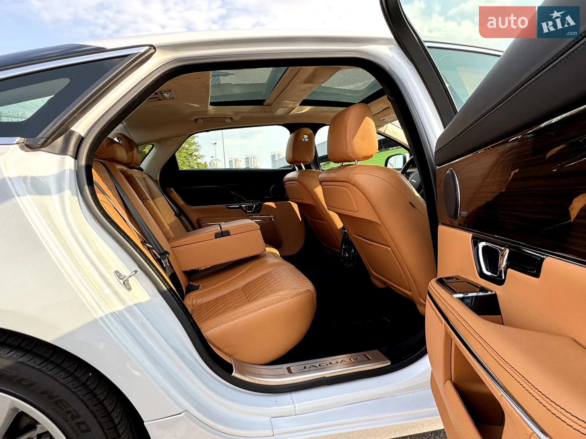 2017 Jaguar XJ - мініатюра 27