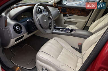 Седан Jaguar XJ 2013 в 