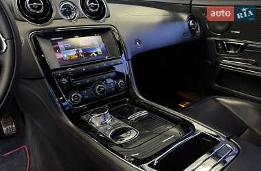 Седан Jaguar XJ 2016 в 