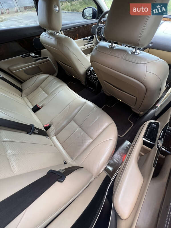 Седан Jaguar XJ 2011 в Виннице