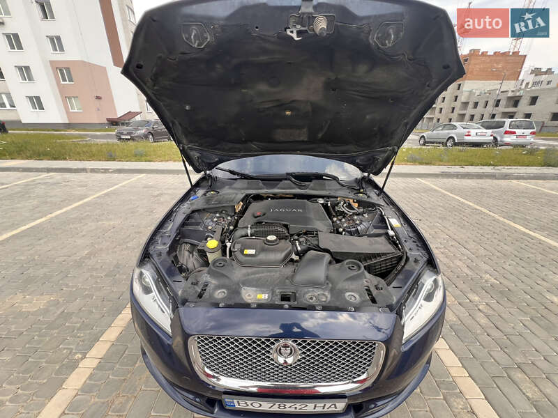 Седан Jaguar XJ 2011 в Виннице
