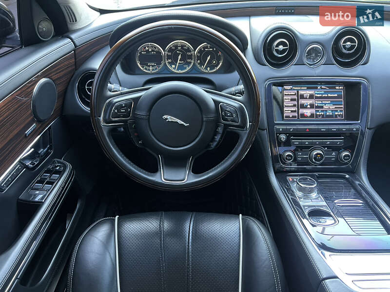 Седан Jaguar XJ 2013 в Києві