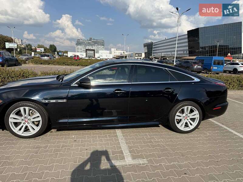 Седан Jaguar XJ 2015 в Житомирі