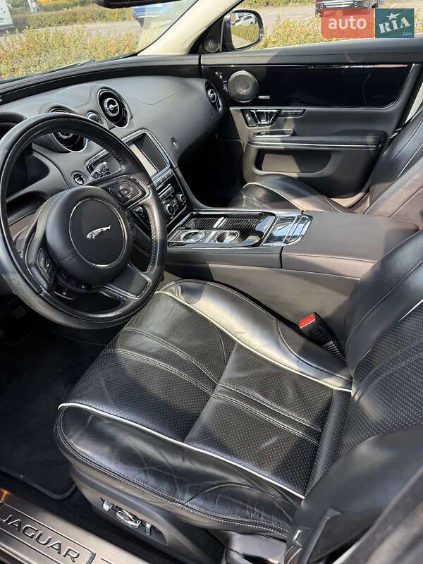 Седан Jaguar XJ 2015 в Житомирі