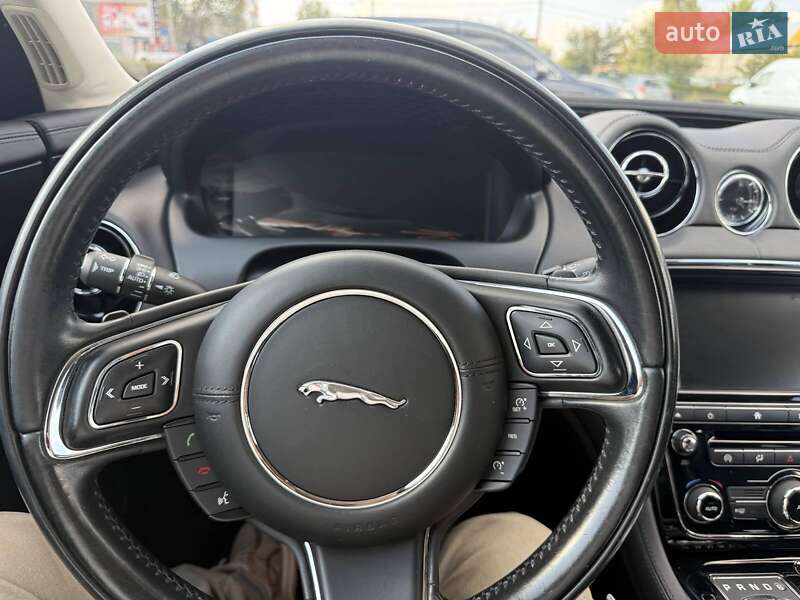 Седан Jaguar XJ 2015 в Житомирі