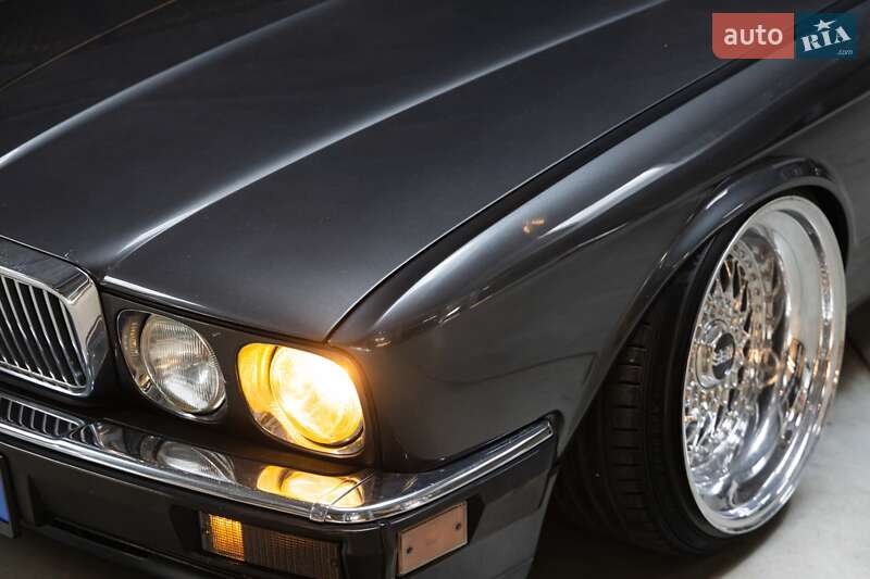 Седан Jaguar XJ 1993 в Луцьку