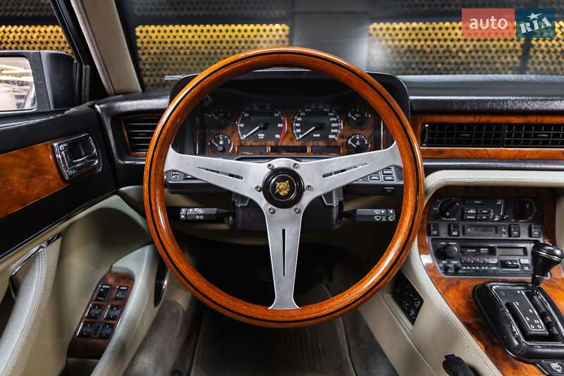 Седан Jaguar XJ 1993 в Луцьку