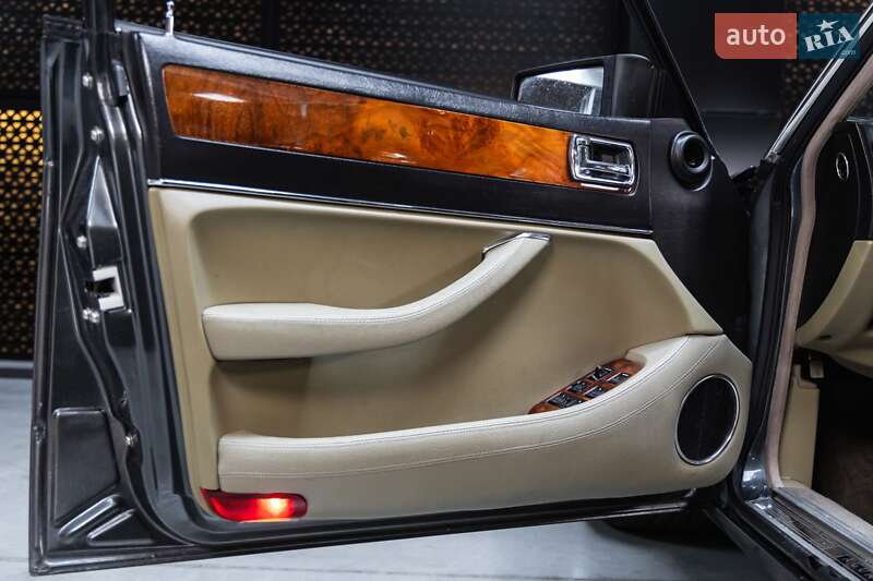 Седан Jaguar XJ 1993 в Луцьку