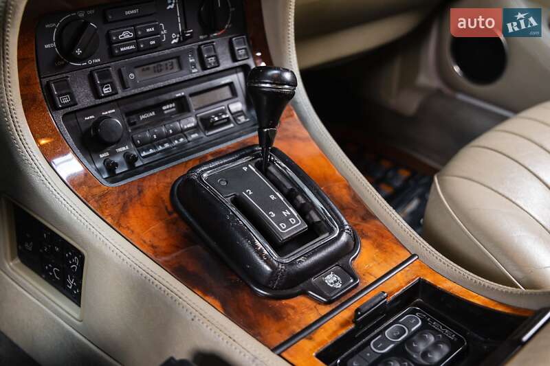 Седан Jaguar XJ 1993 в Луцьку