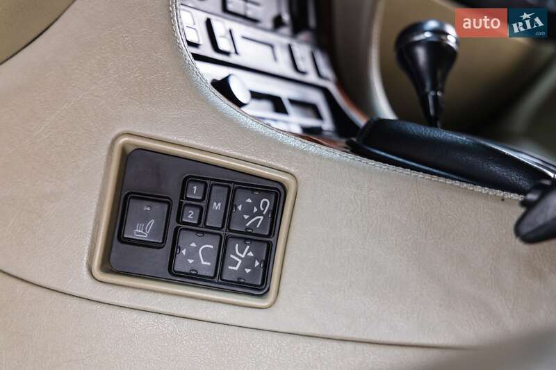 Седан Jaguar XJ 1993 в Луцьку