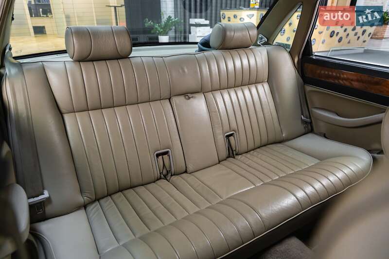 Седан Jaguar XJ 1993 в Луцьку