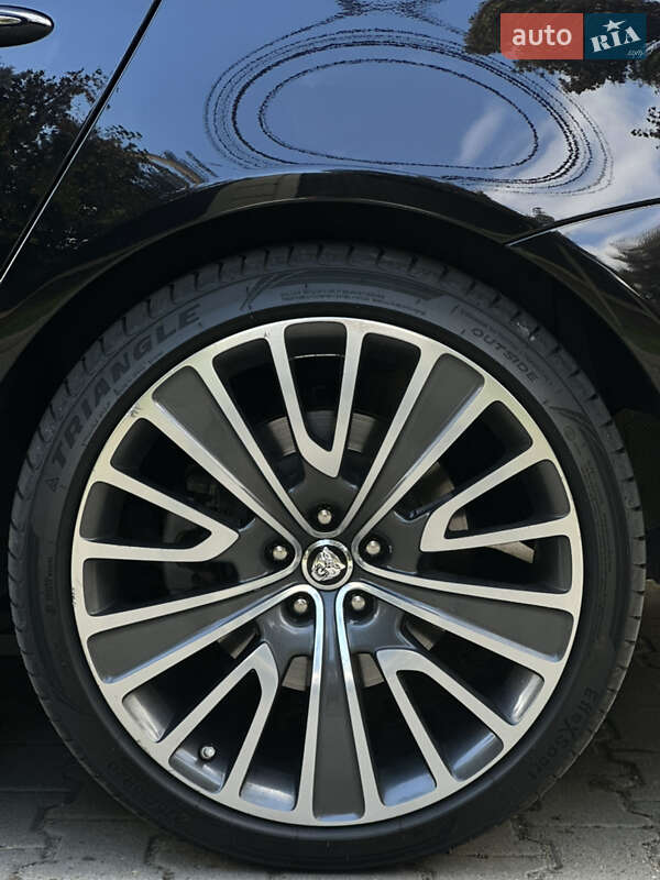 Седан Jaguar XJ 2013 в Києві