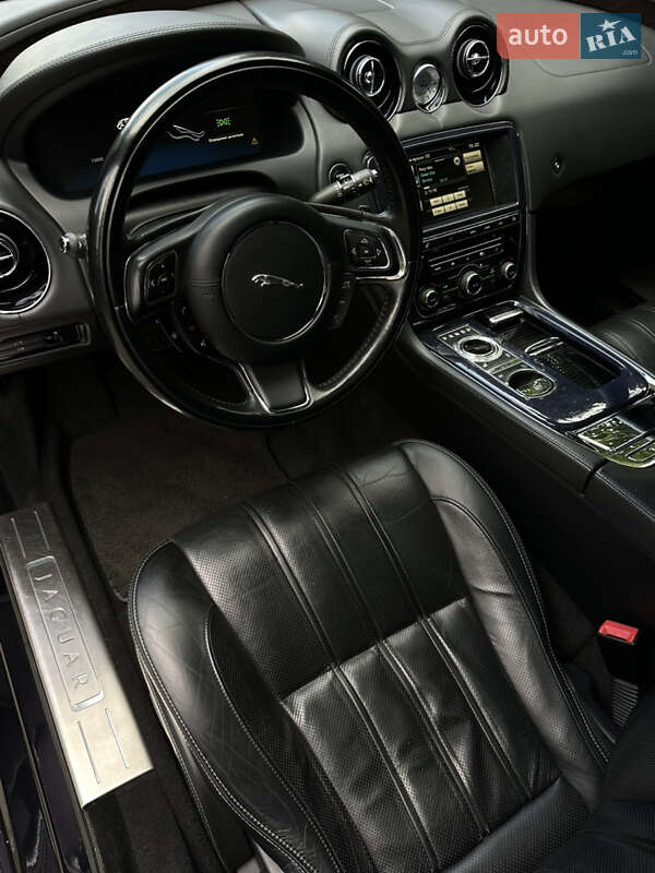 Седан Jaguar XJ 2013 в Києві
