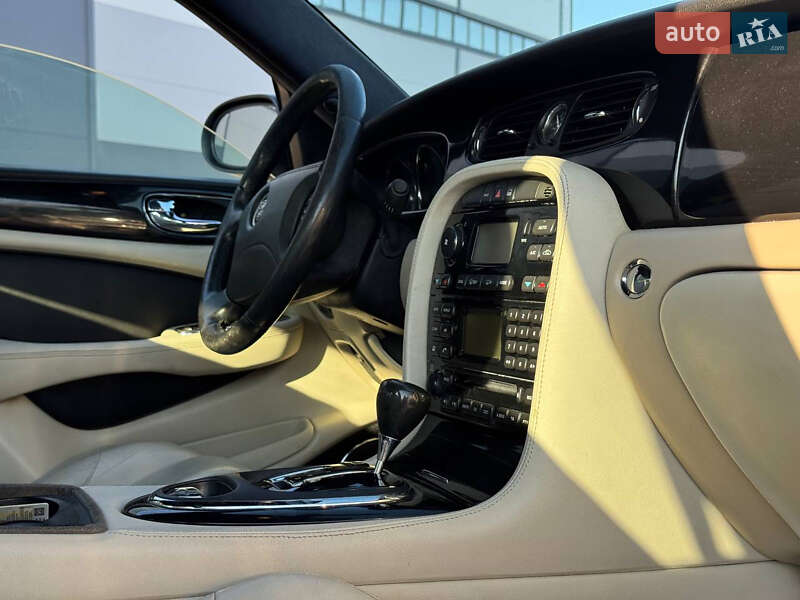 Седан Jaguar XJ 2003 в Ивано-Франковске