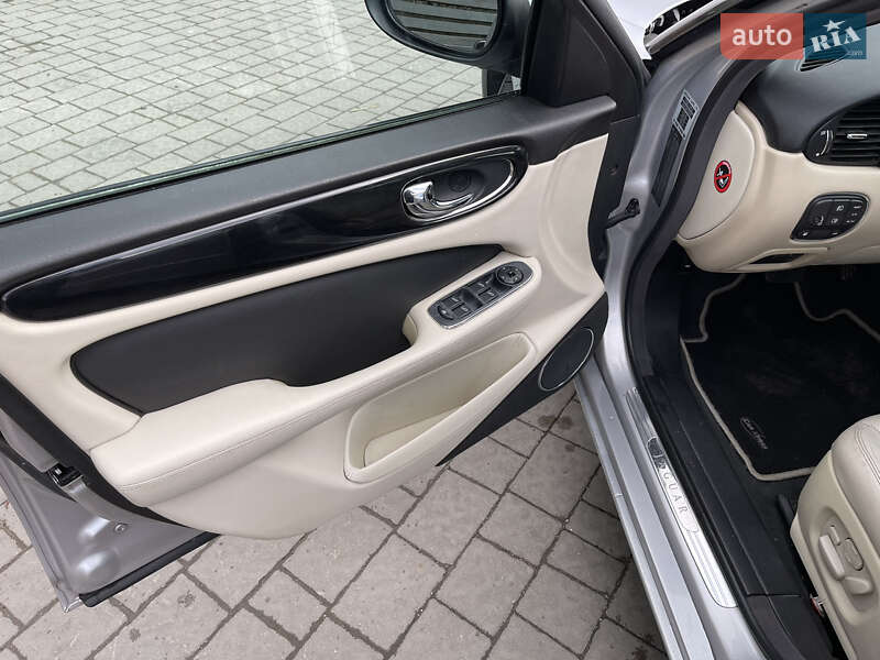 Седан Jaguar XJ 2003 в Ивано-Франковске