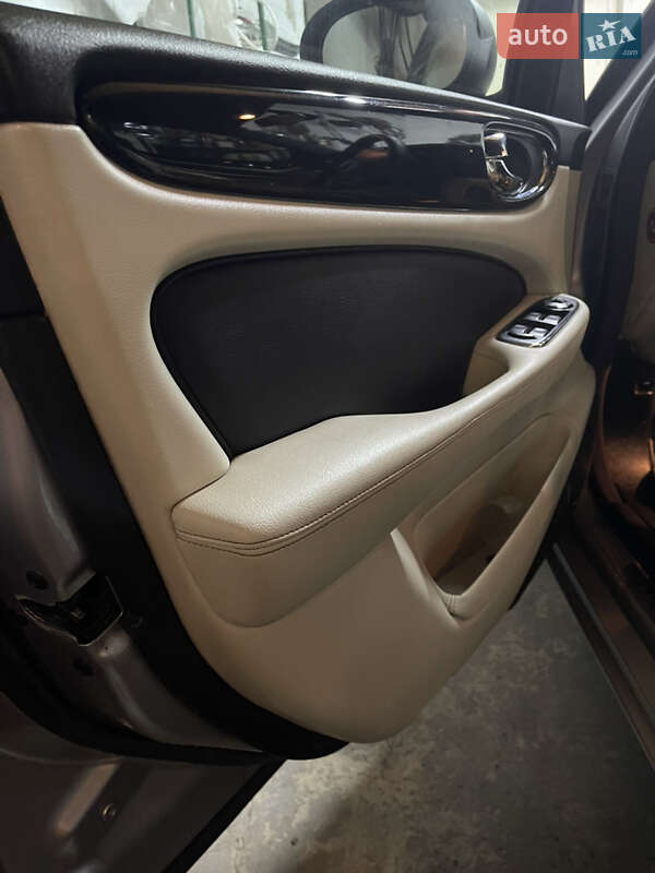 Седан Jaguar XJ 2003 в Ивано-Франковске