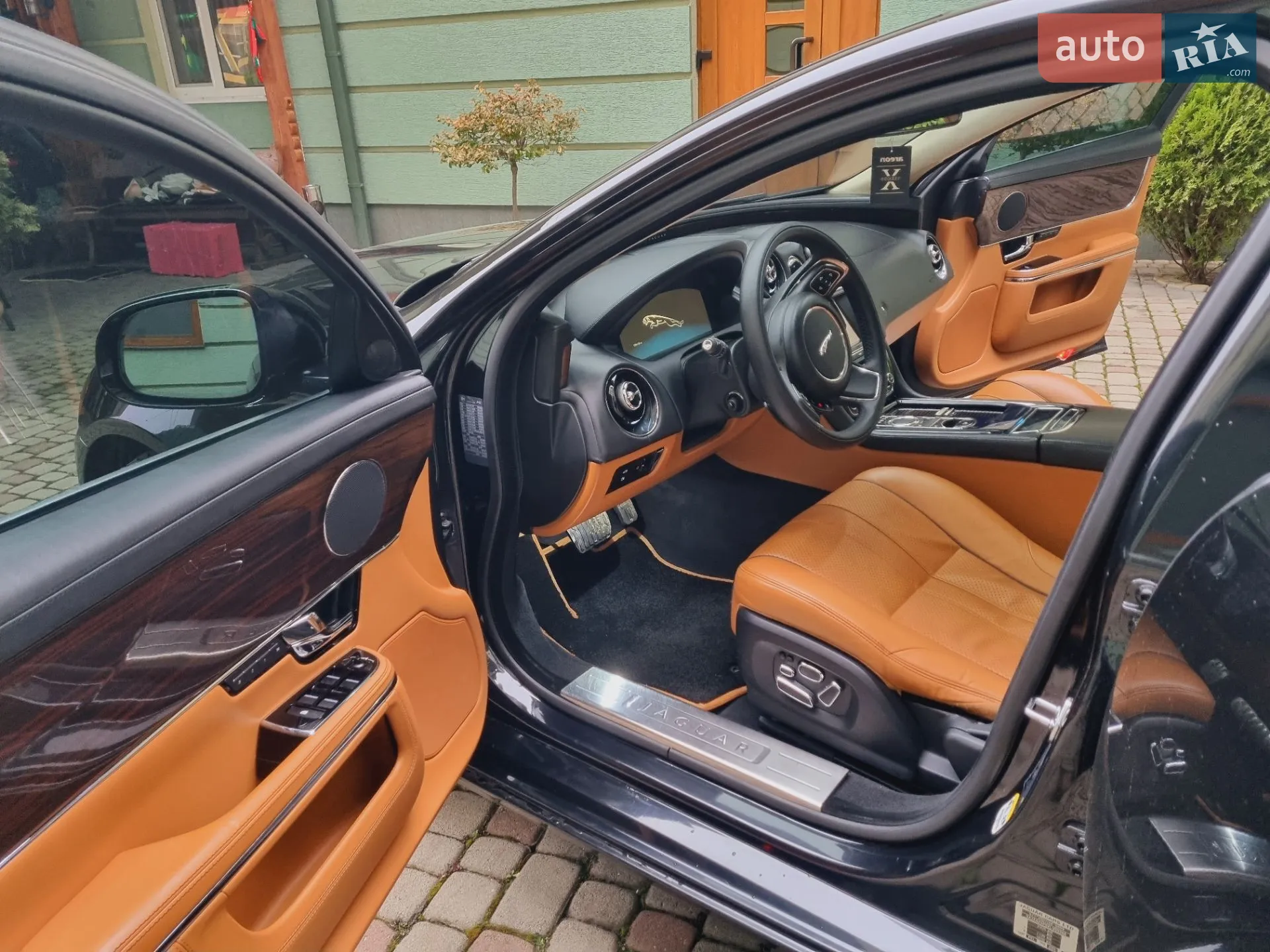 2010 Jaguar XJ - мініатюра 21