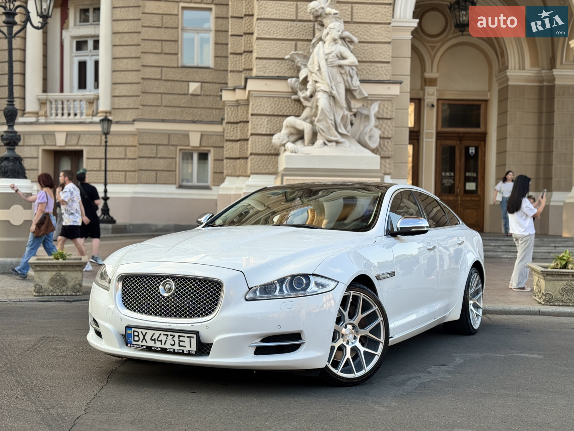 2011 Jaguar XJ - мініатюра 2