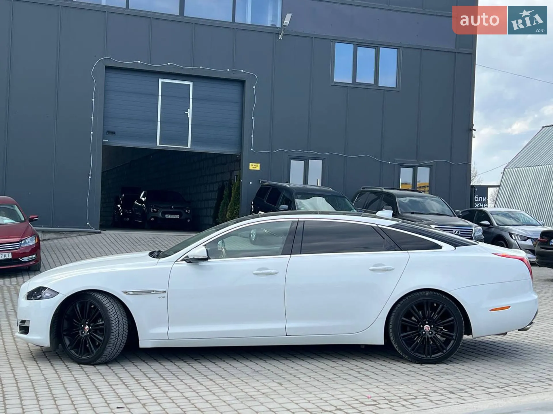 2017 Jaguar XJ - мініатюра 3