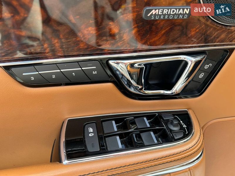 Седан Jaguar XJ 2017 в Львове
