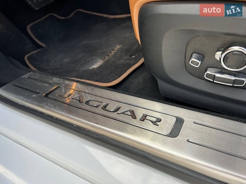 Седан Jaguar XJ 2017 в Львове