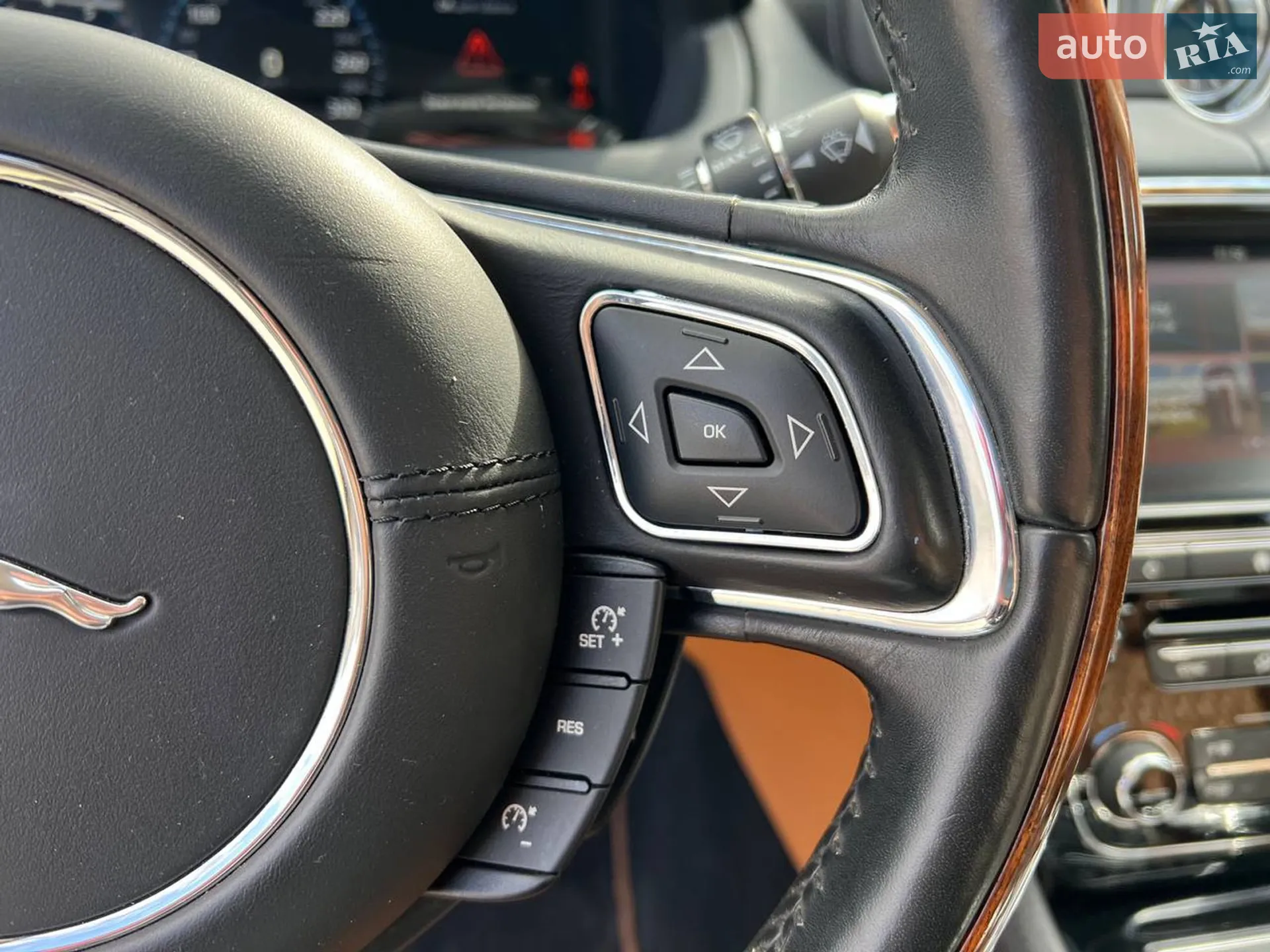 2017 Jaguar XJ - мініатюра 24