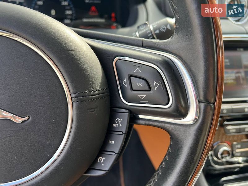 Седан Jaguar XJ 2017 в Львове