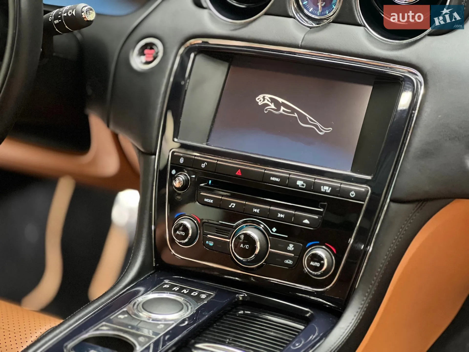 2010 Jaguar XJ - мініатюра 46