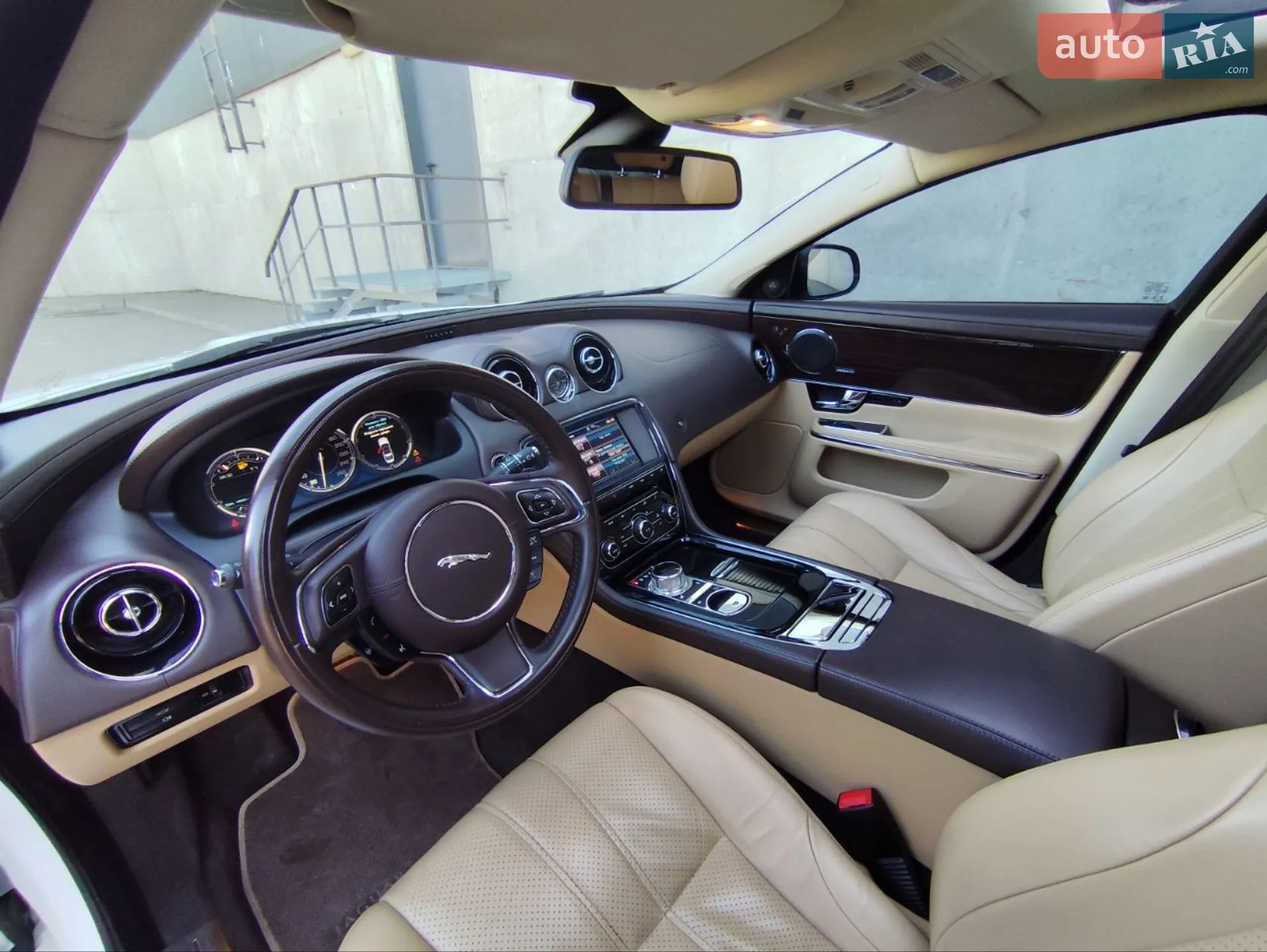 2013 Jaguar XJ - мініатюра 10