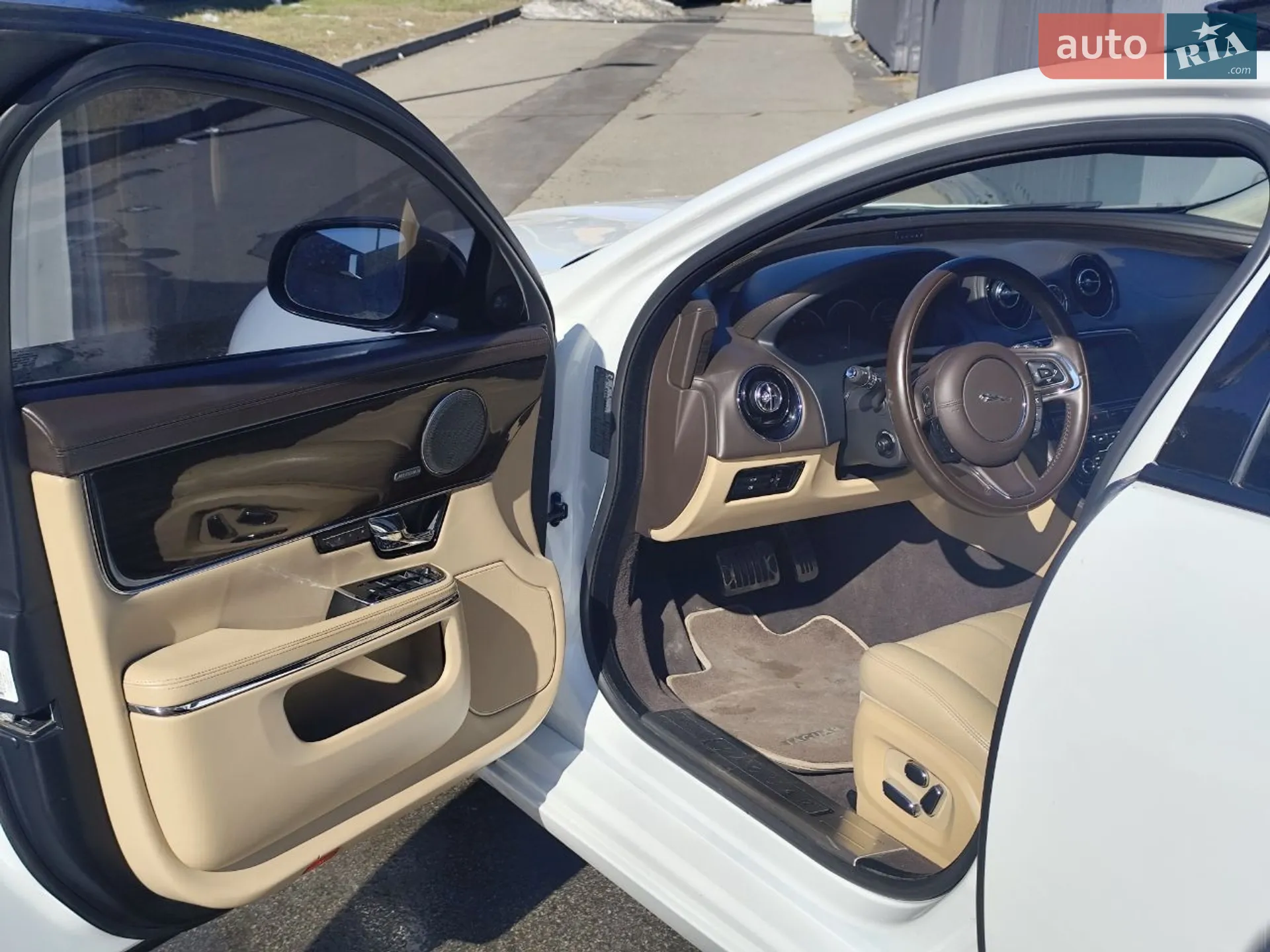 2013 Jaguar XJ - мініатюра 11