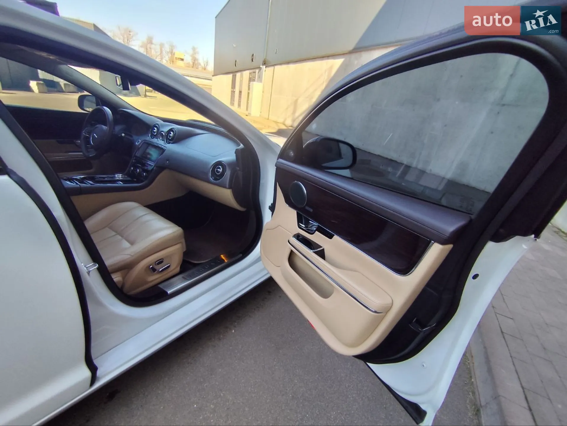 2013 Jaguar XJ - мініатюра 15