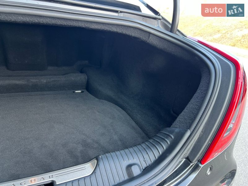 Седан Jaguar XJ 2013 в Києві