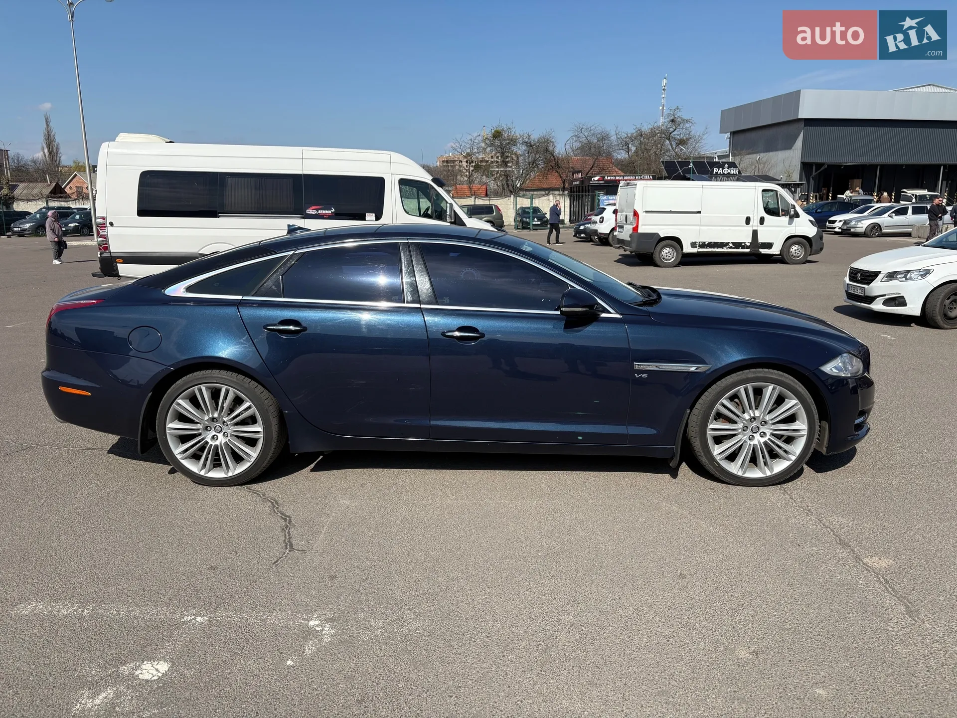 2013 Jaguar XJ - мініатюра 3