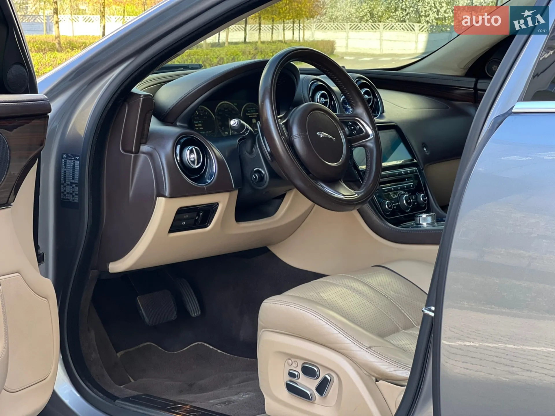 2010 Jaguar XJ - мініатюра 31