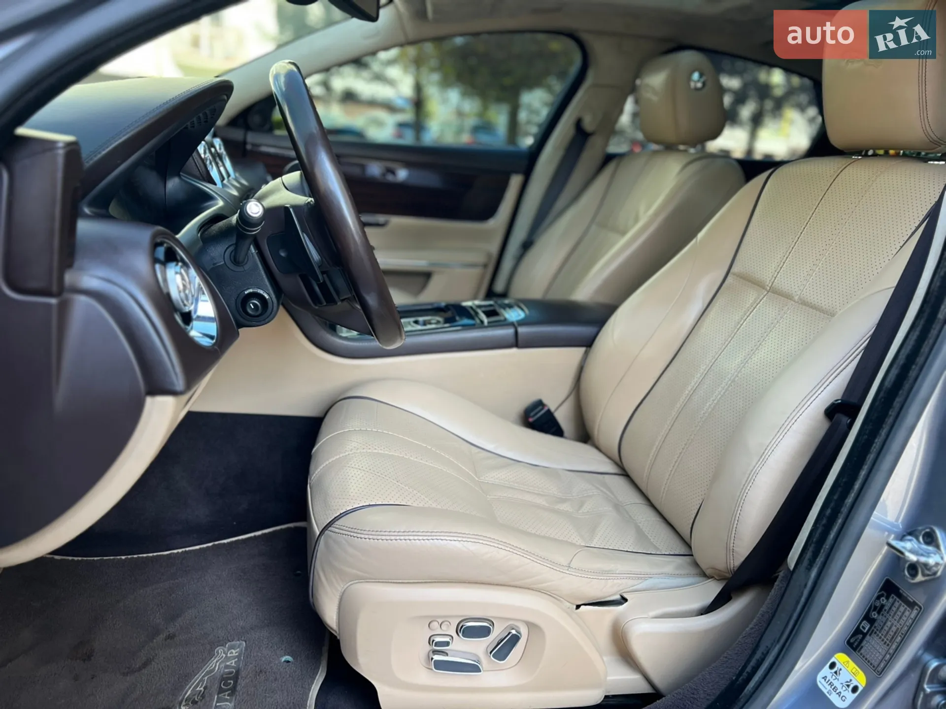 2010 Jaguar XJ - мініатюра 36