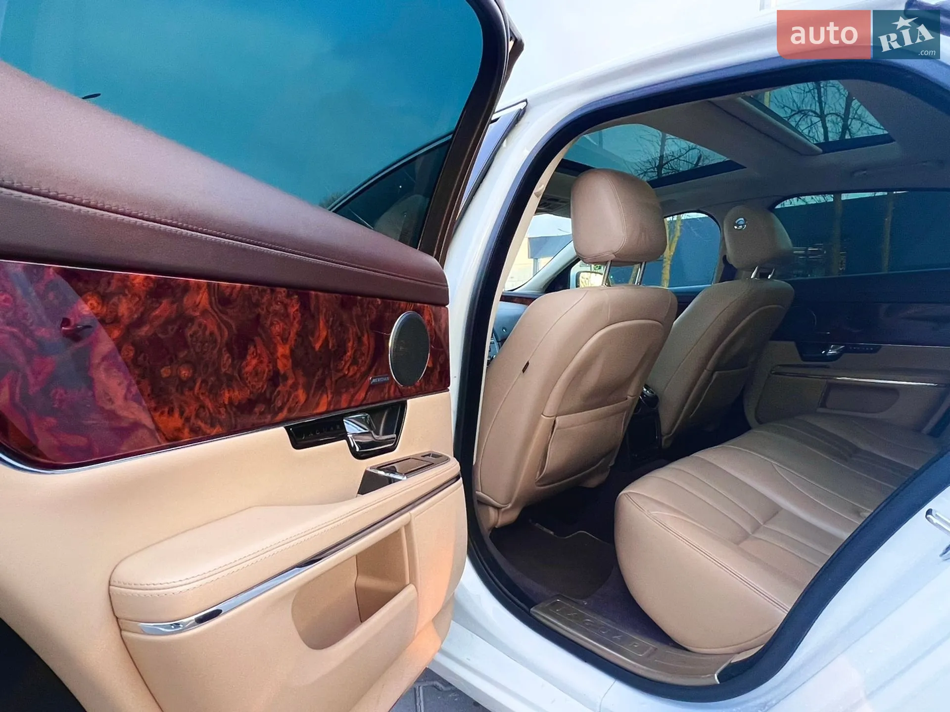 2012 Jaguar XJ - мініатюра 24
