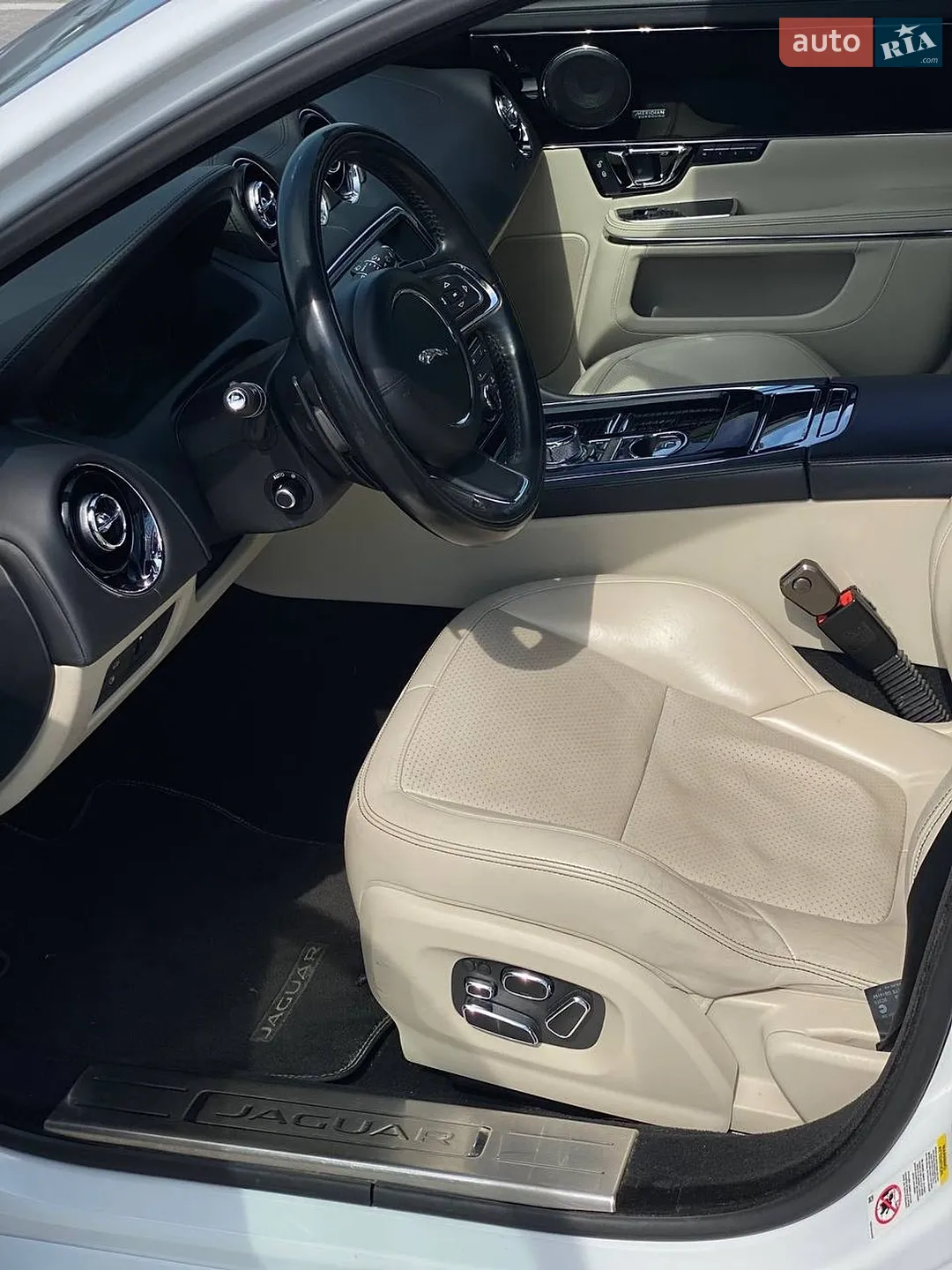2015 Jaguar XJ - мініатюра 21