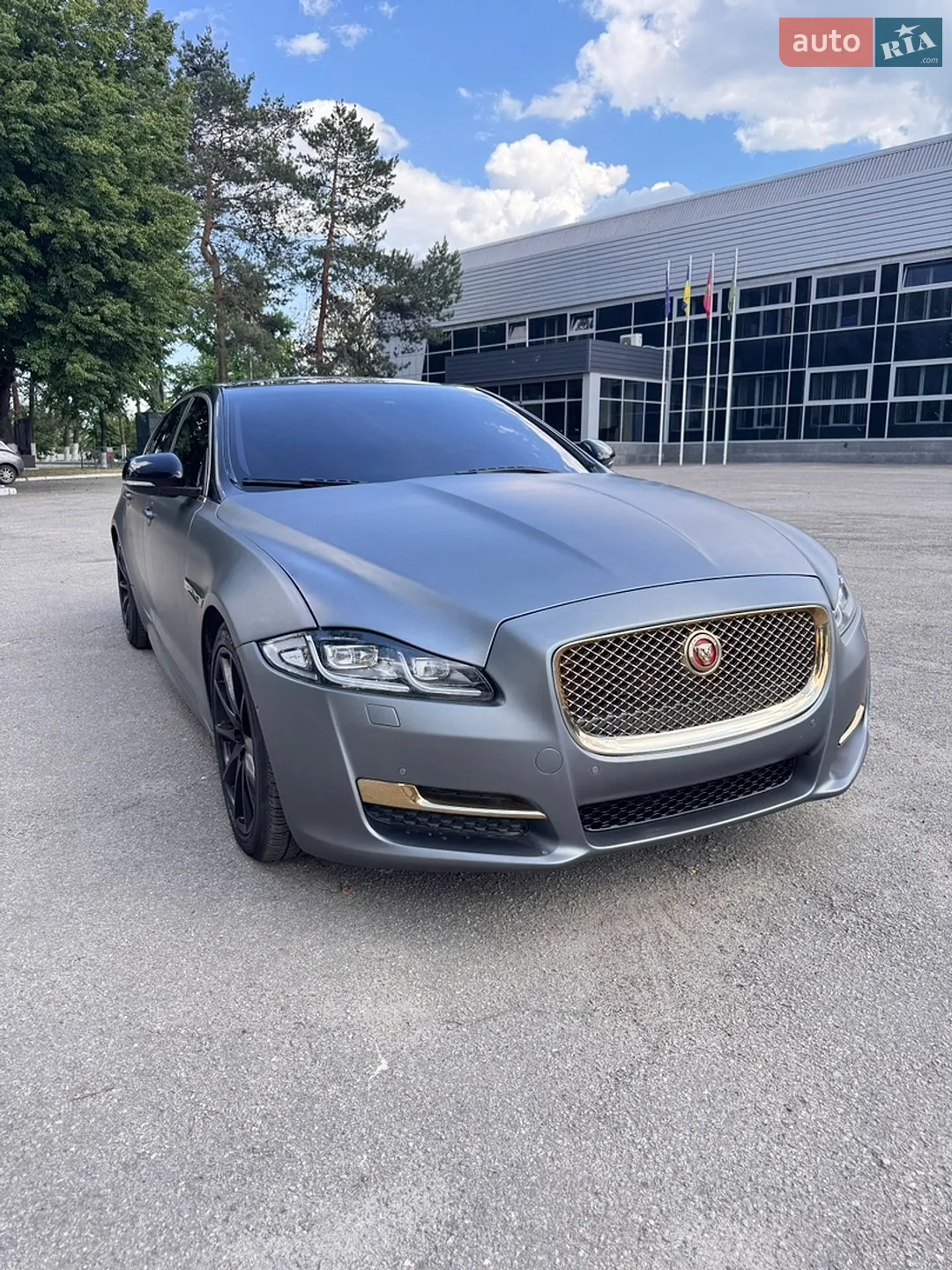 2017 Jaguar XJ - мініатюра 2