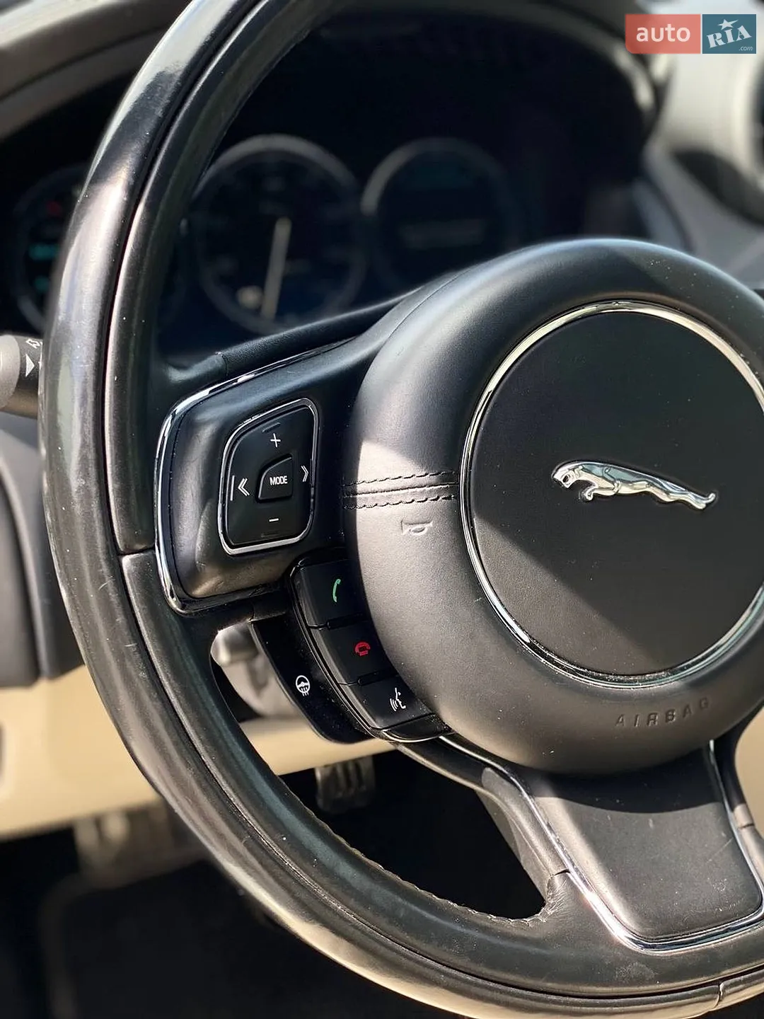 2015 Jaguar XJ - мініатюра 26