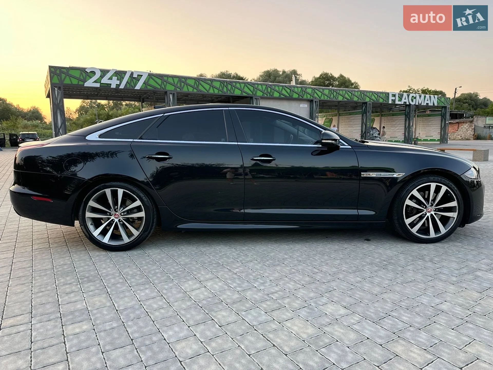 2017 Jaguar XJ - мініатюра 4