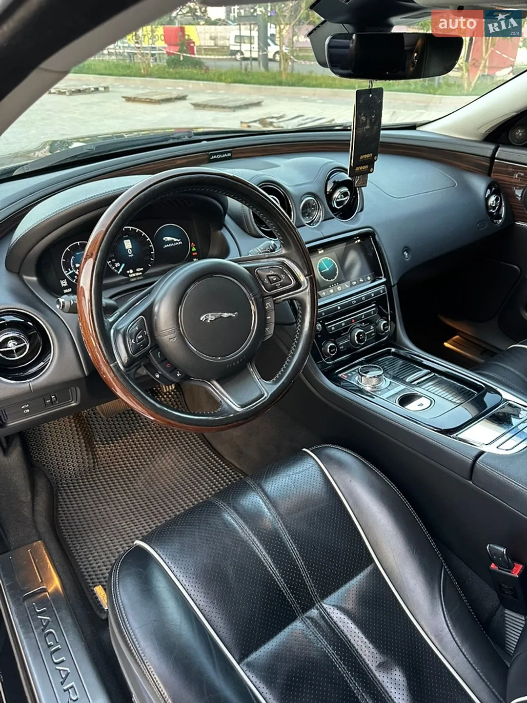 2017 Jaguar XJ - мініатюра 22
