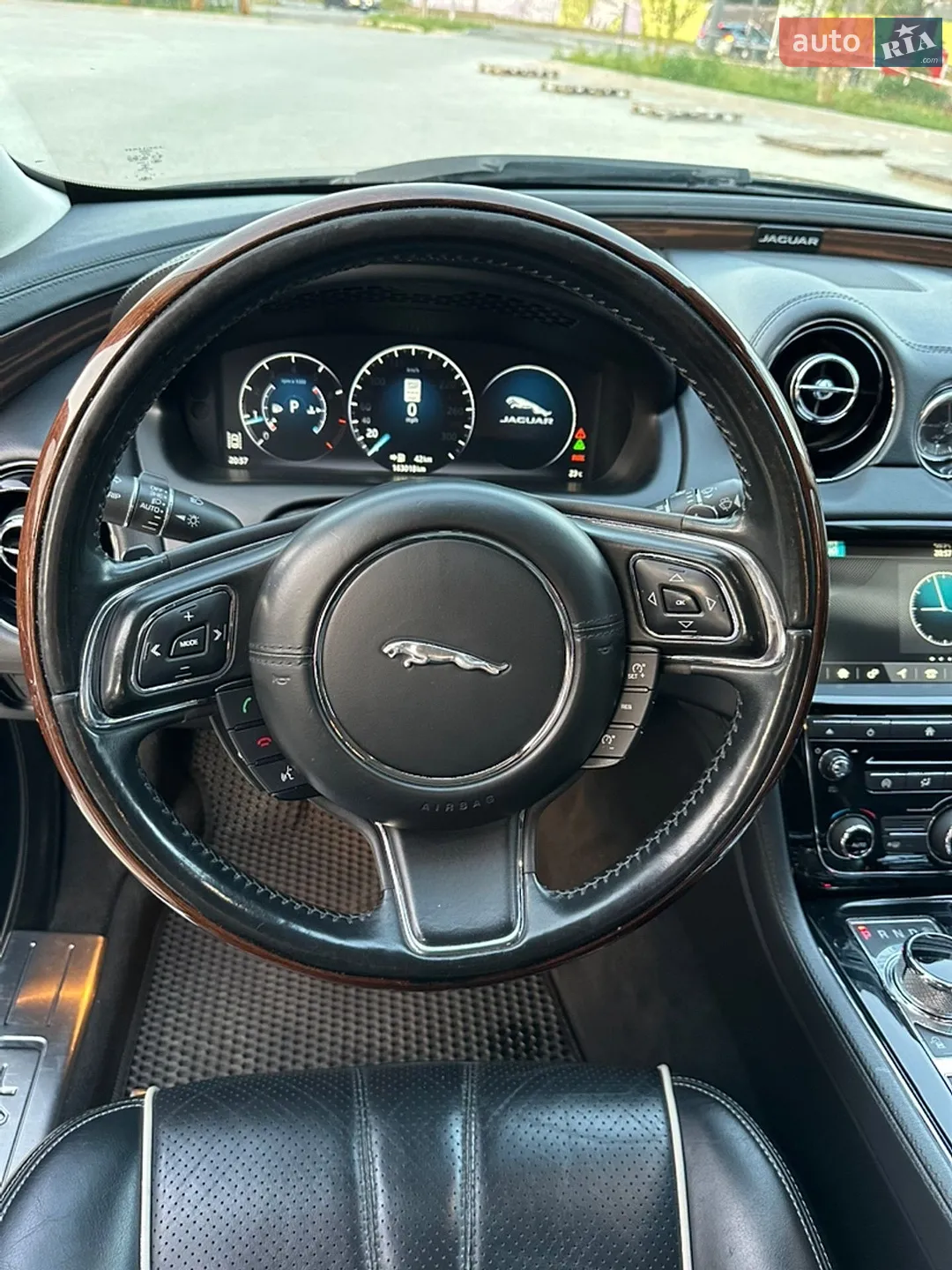 2017 Jaguar XJ - мініатюра 23