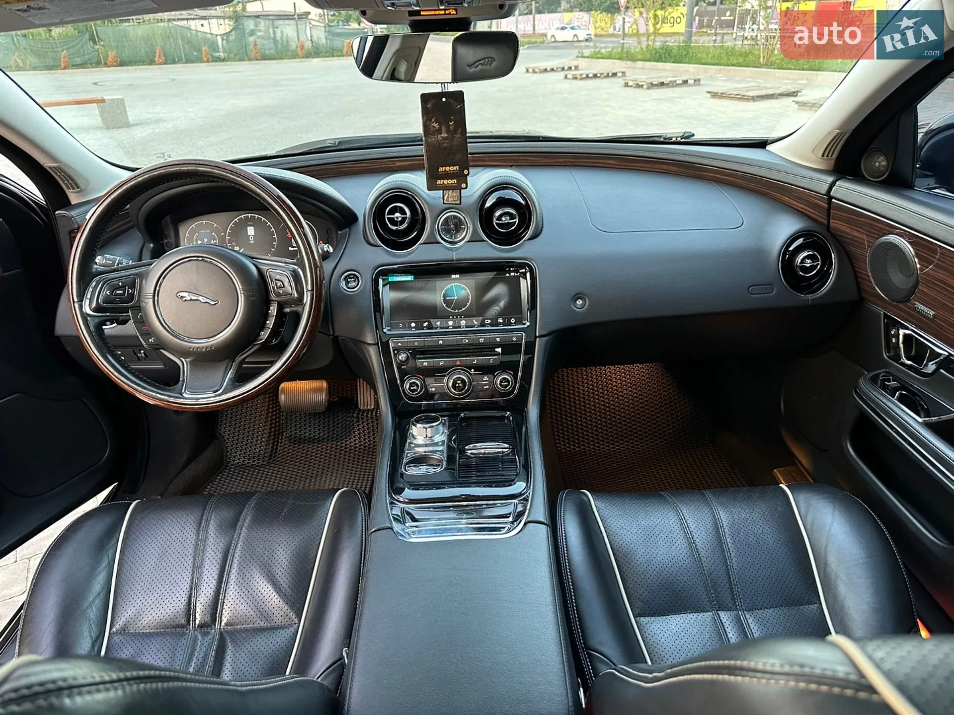 2017 Jaguar XJ - мініатюра 25
