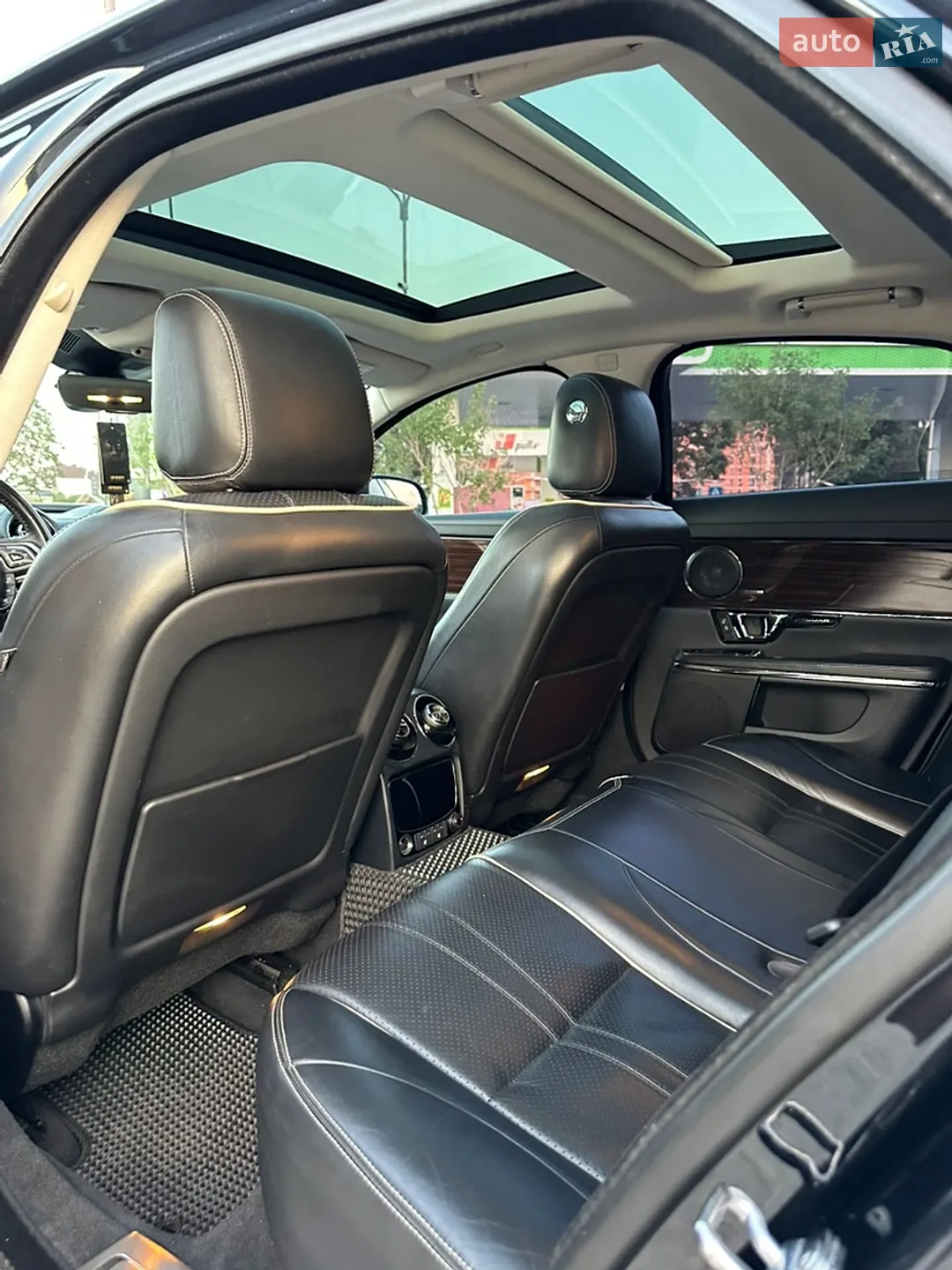 2017 Jaguar XJ - мініатюра 26