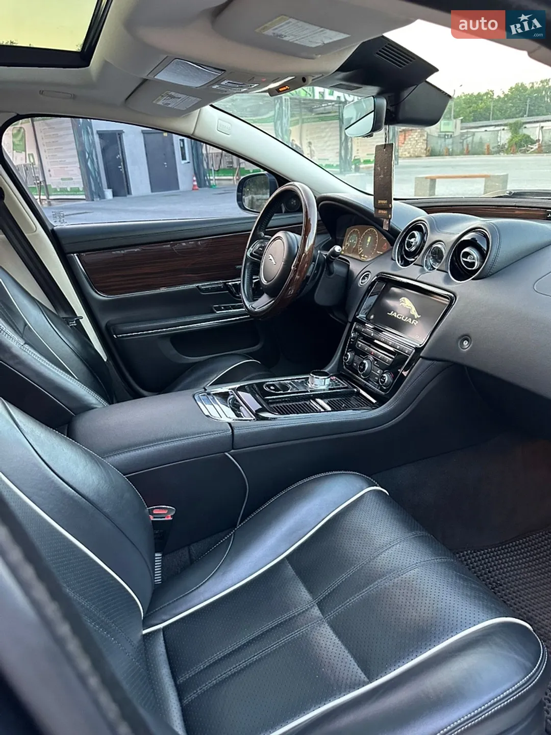 2017 Jaguar XJ - мініатюра 28