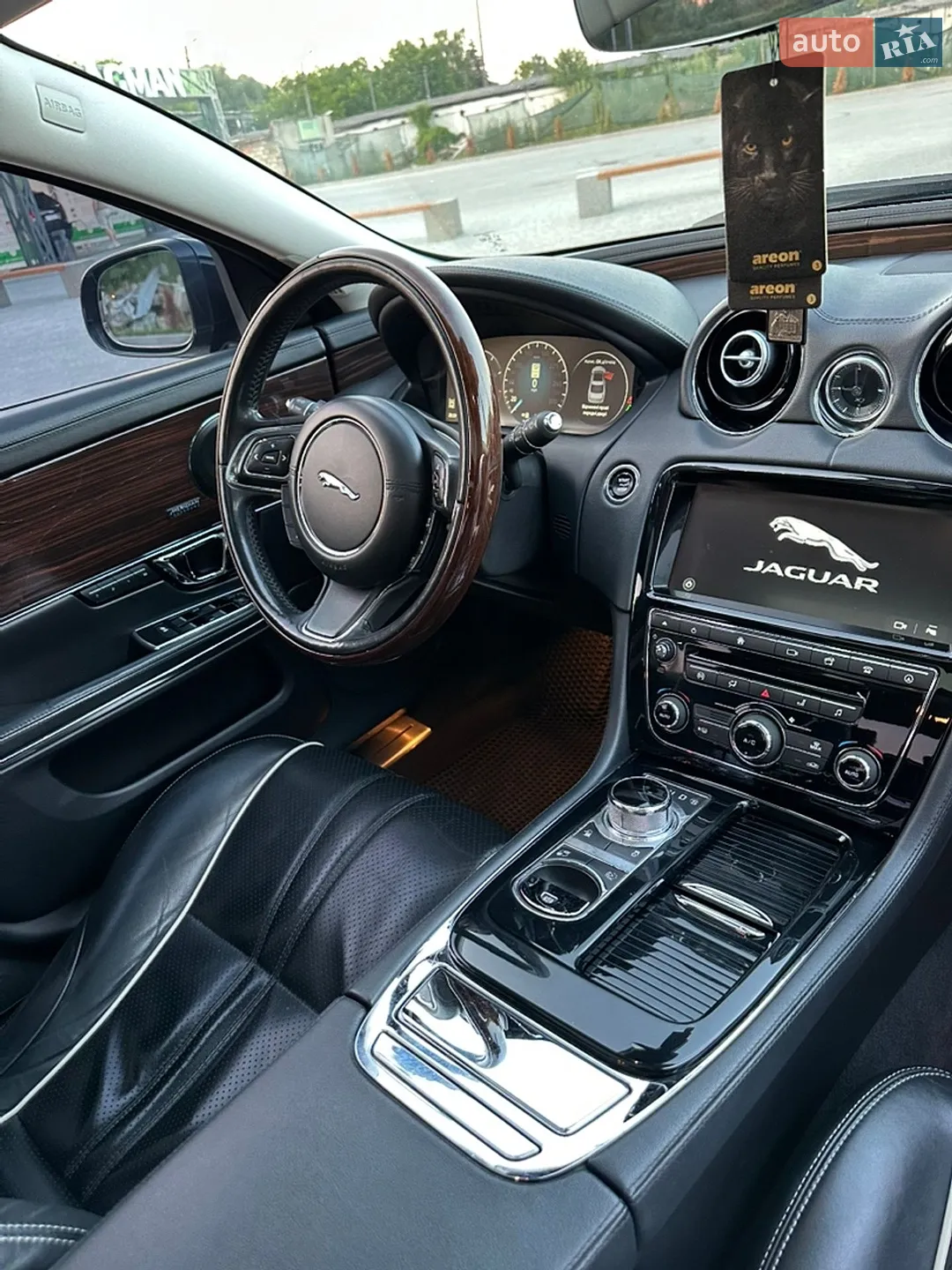 2017 Jaguar XJ - мініатюра 29