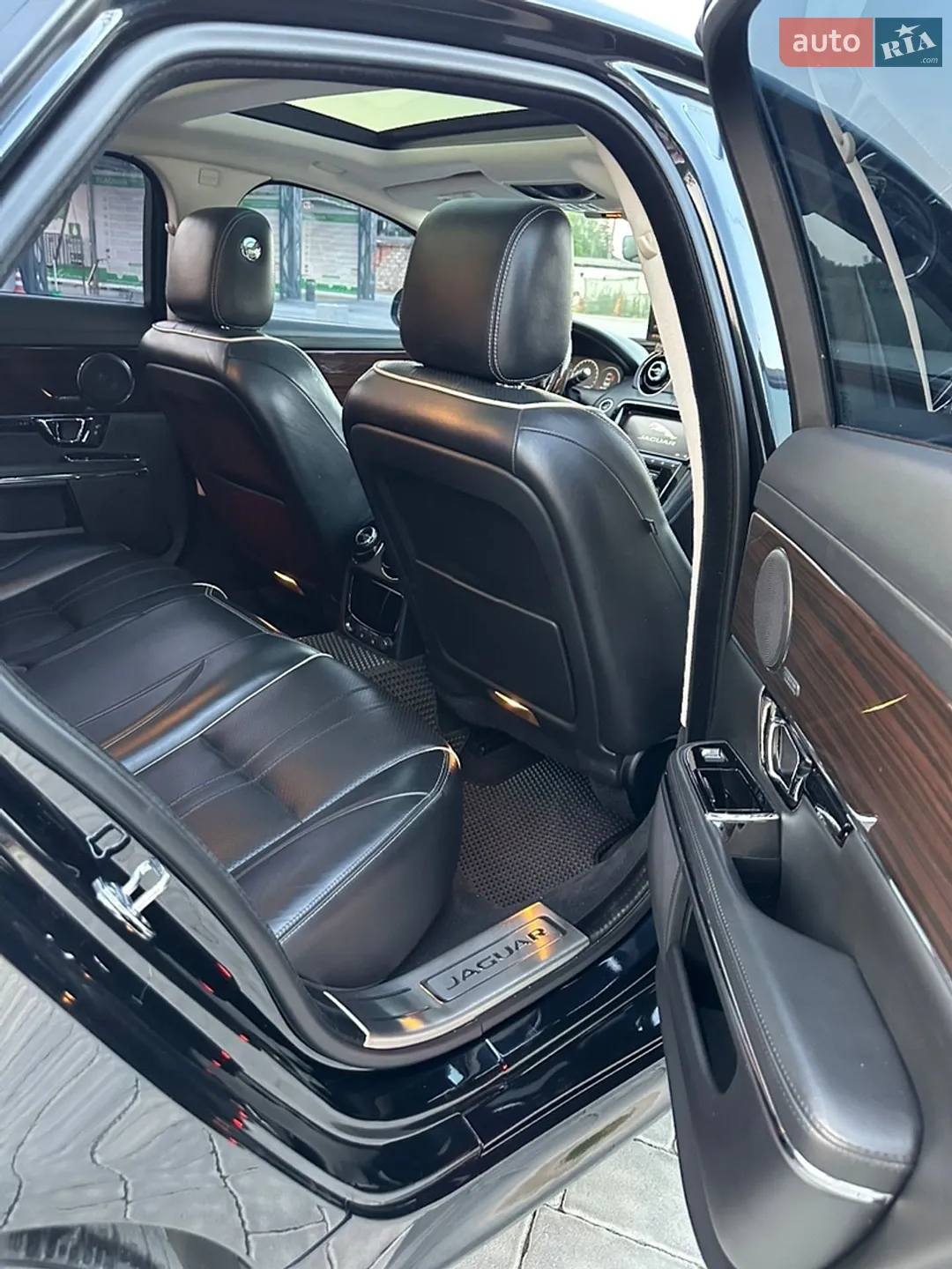 2017 Jaguar XJ - мініатюра 30