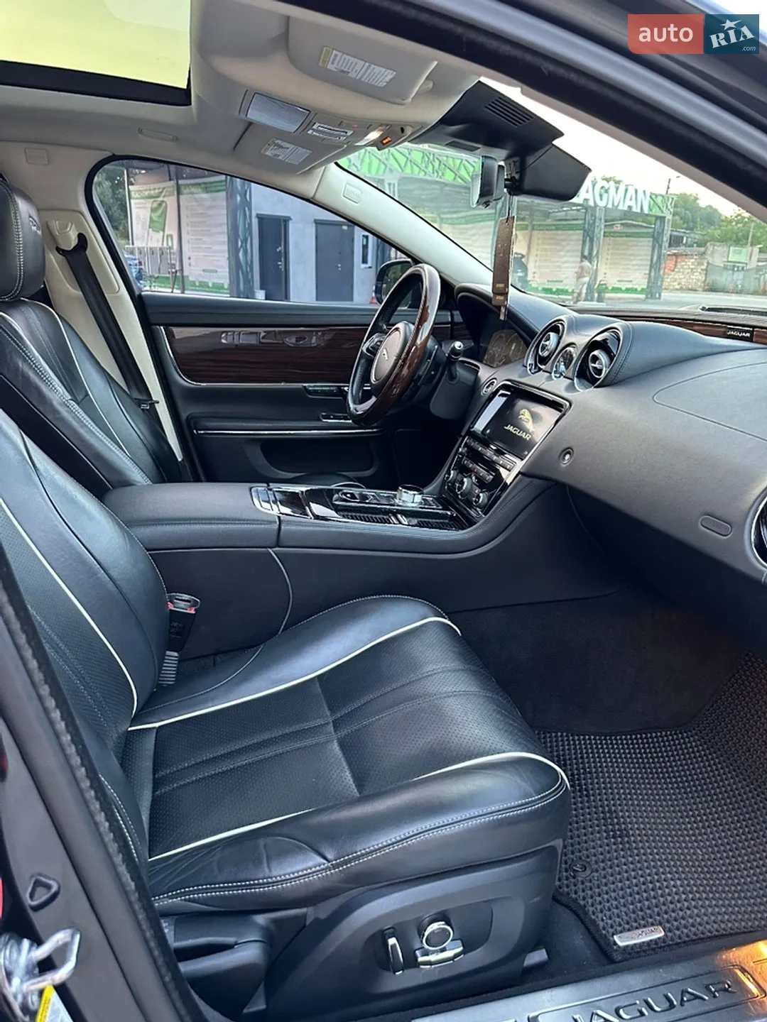 2017 Jaguar XJ - мініатюра 32